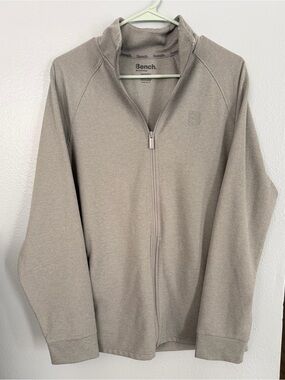 Gray Bench Urbanwear full-zip moisture-wicking jacket size M